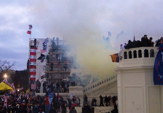 GOP Lawmaker Refuses to Shake D.C. Cop’s Hand, Then Runs (Video)